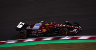 Sprzeczne głosy w Ferrari. Lewis Hamilton mówi o deficycie