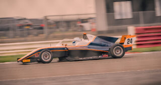 Polka wśród 12 wybranych. Powalczy o pełny sezon Indyjskiej F4