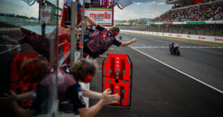 GP Włoch: Marquez ograł Bagnaię na Mugello