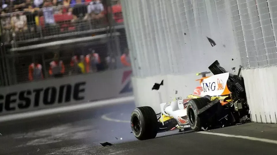 Crashgate. Renault R28 Nelsona Piqueta Jr. rozbite o ścianę podczas GP Singapuru