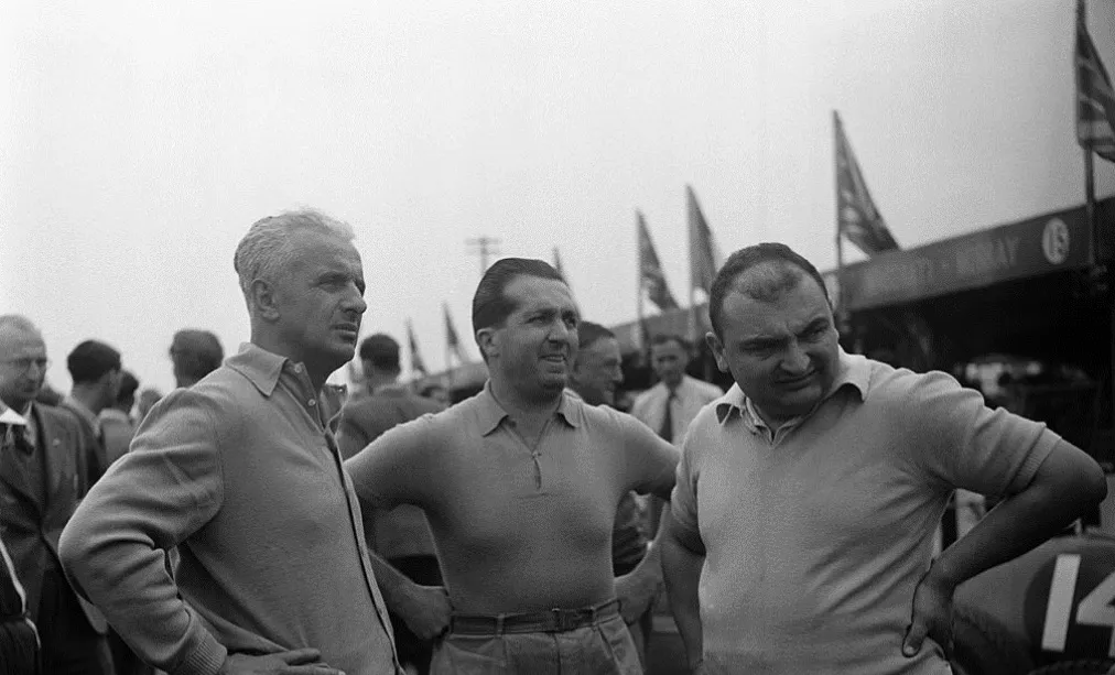 Kierowcy Scuderii Ferrari, Silverstone 1951, od lewej: Luigi Villoresi, Alberto Ascari i José Froilán González