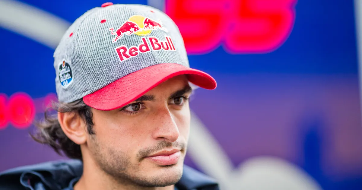 Carlos Sainz Jr. dobrze prosperował jako junior Red Bulla, jednak nie zdołał przekonać do siebie kierownictwa głównego zespołu