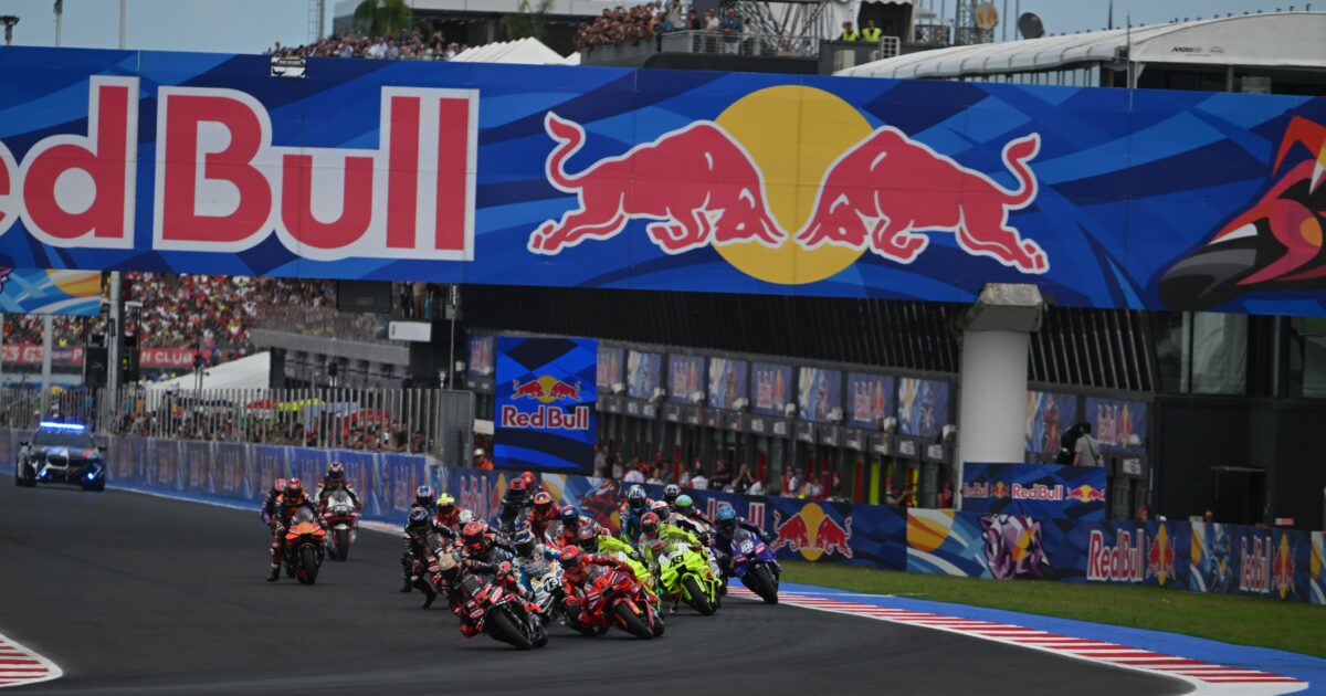 Bezzecchi prowadzi na starcie gp san Marino MotoGP