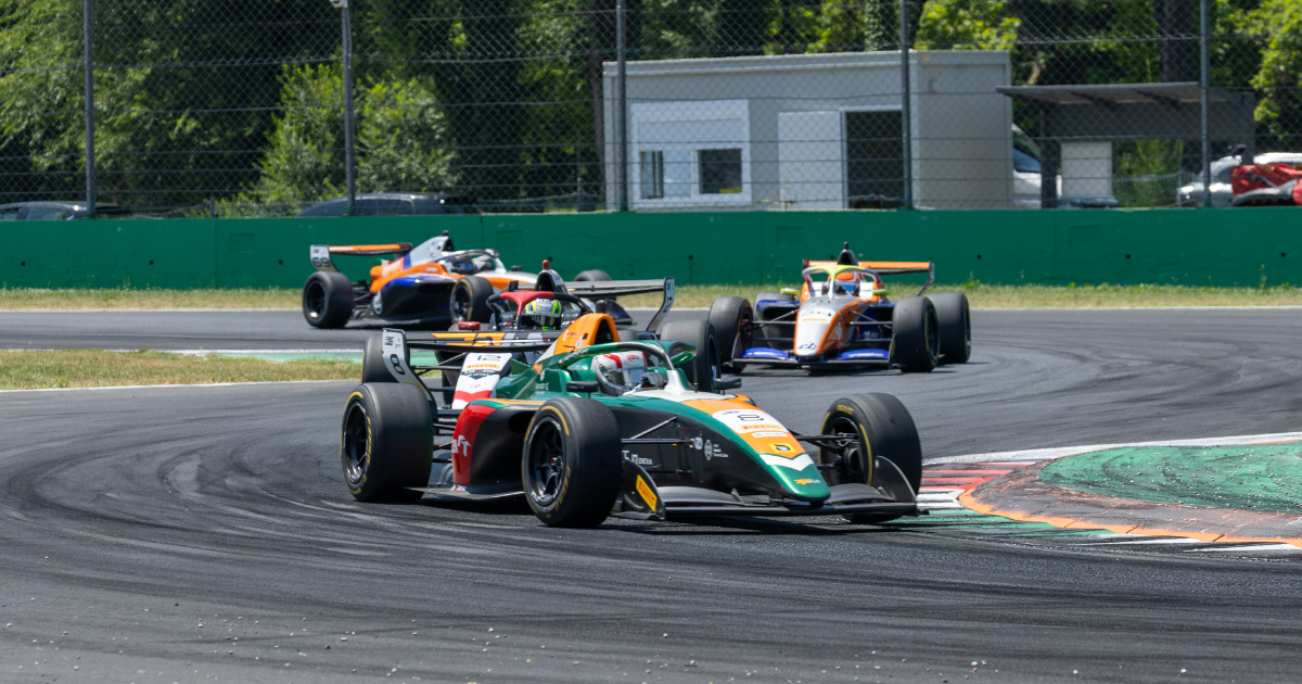 Jan Przyrowski zrobił furorę na Monzy we FREC. Zyskał 34 pozycje w 2 wyścigach, najszybsze okrążenie i był o włos od pole position